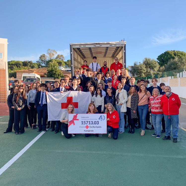 Cruz Roja Collect Christmas Drive Donations